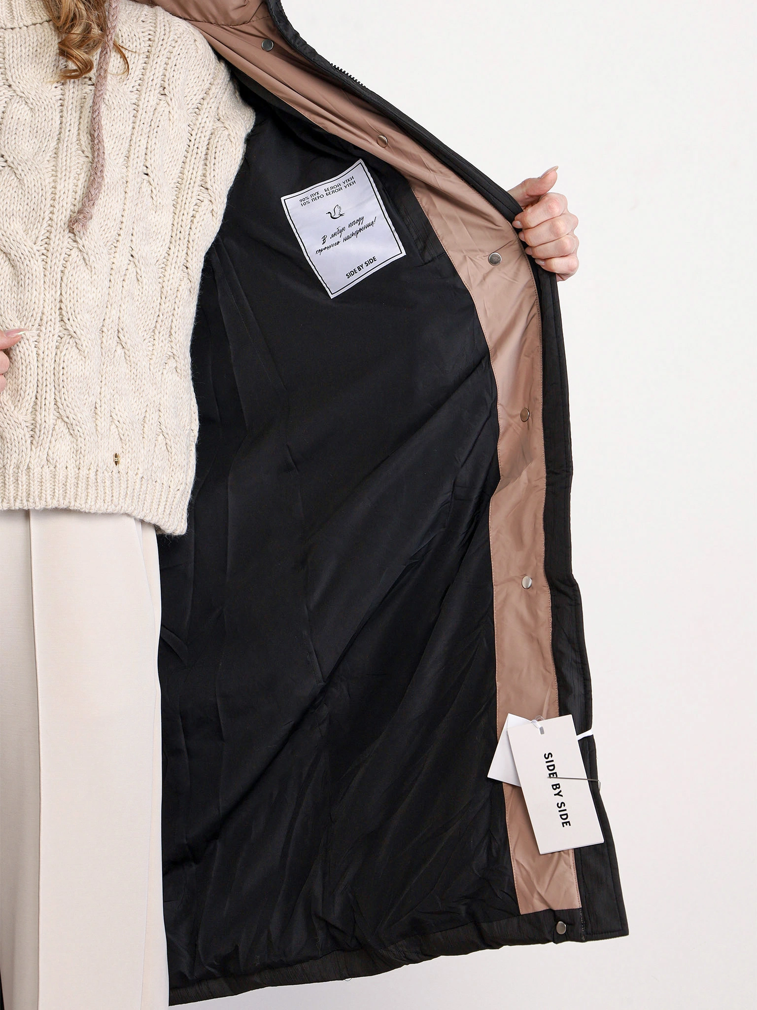 Пуховик черного цвета с капюшоном